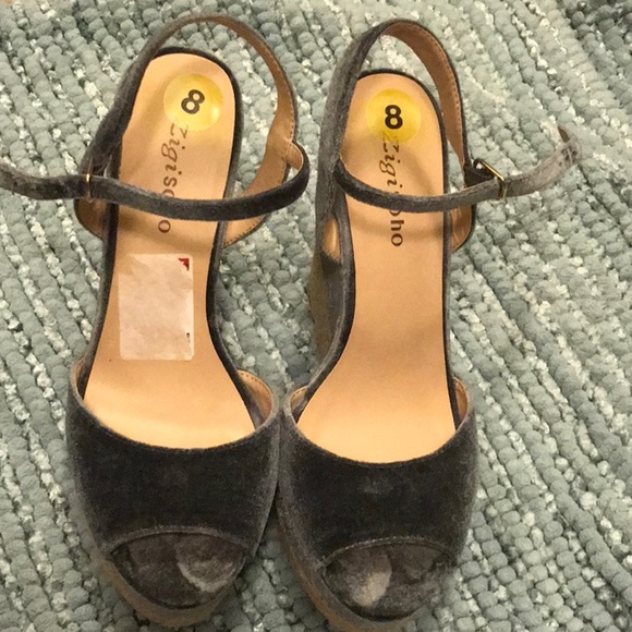 Women shoes - Picture 1 of 3